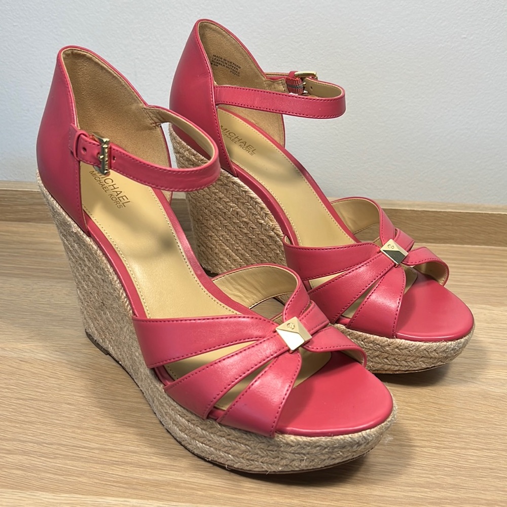 Michael by Michael Kors Coral Pink Wedges size 9.5M no box